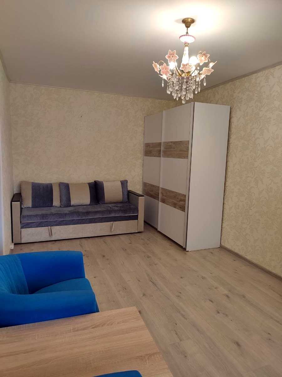 1877927119108898