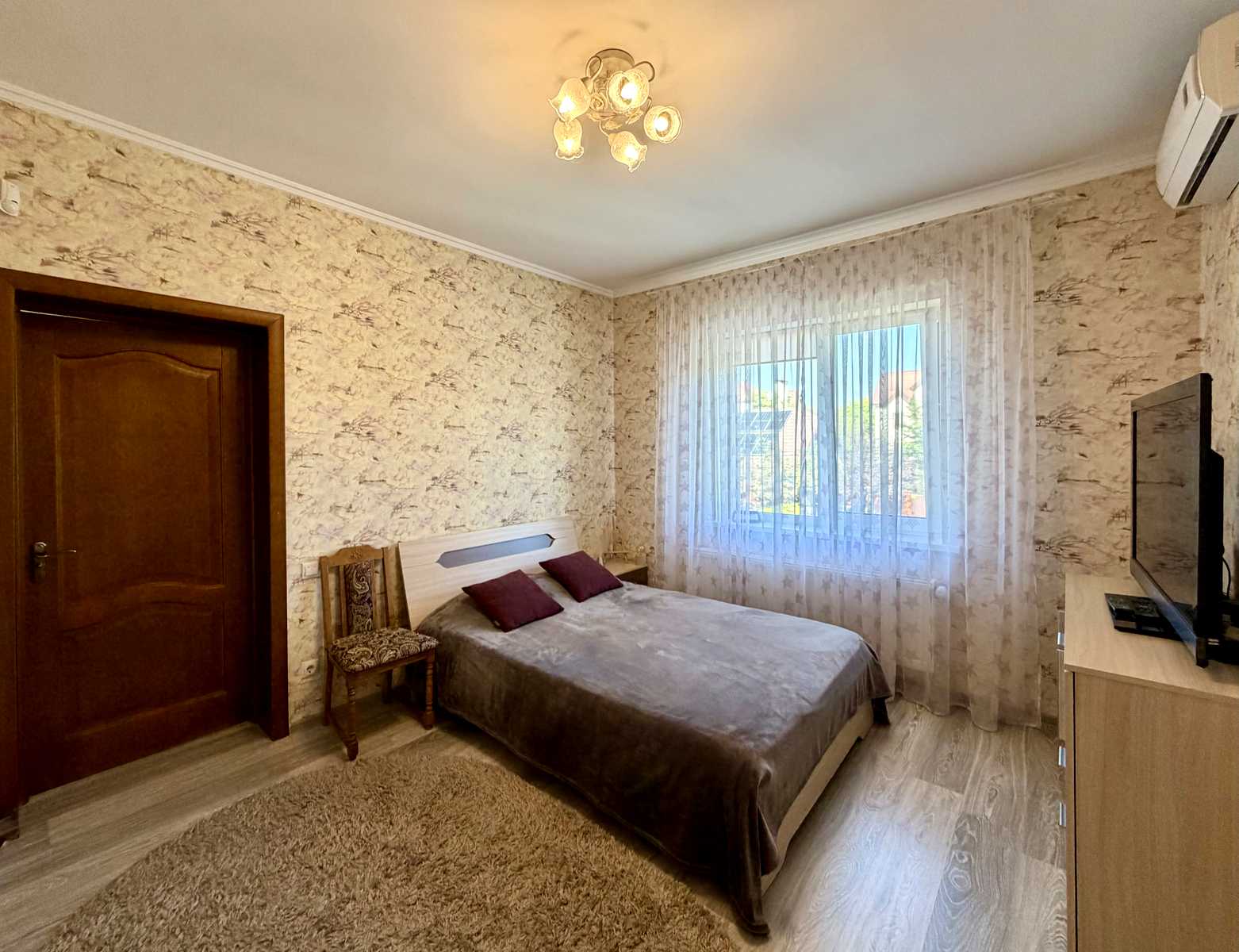 1877928956736088