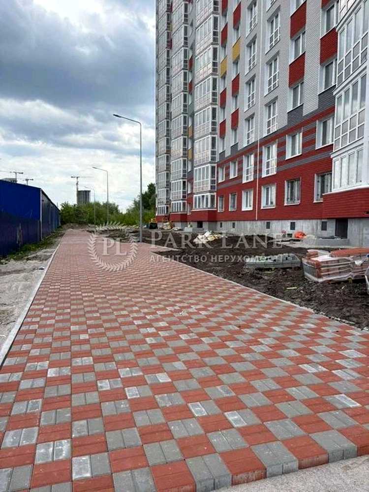 1877929378833147