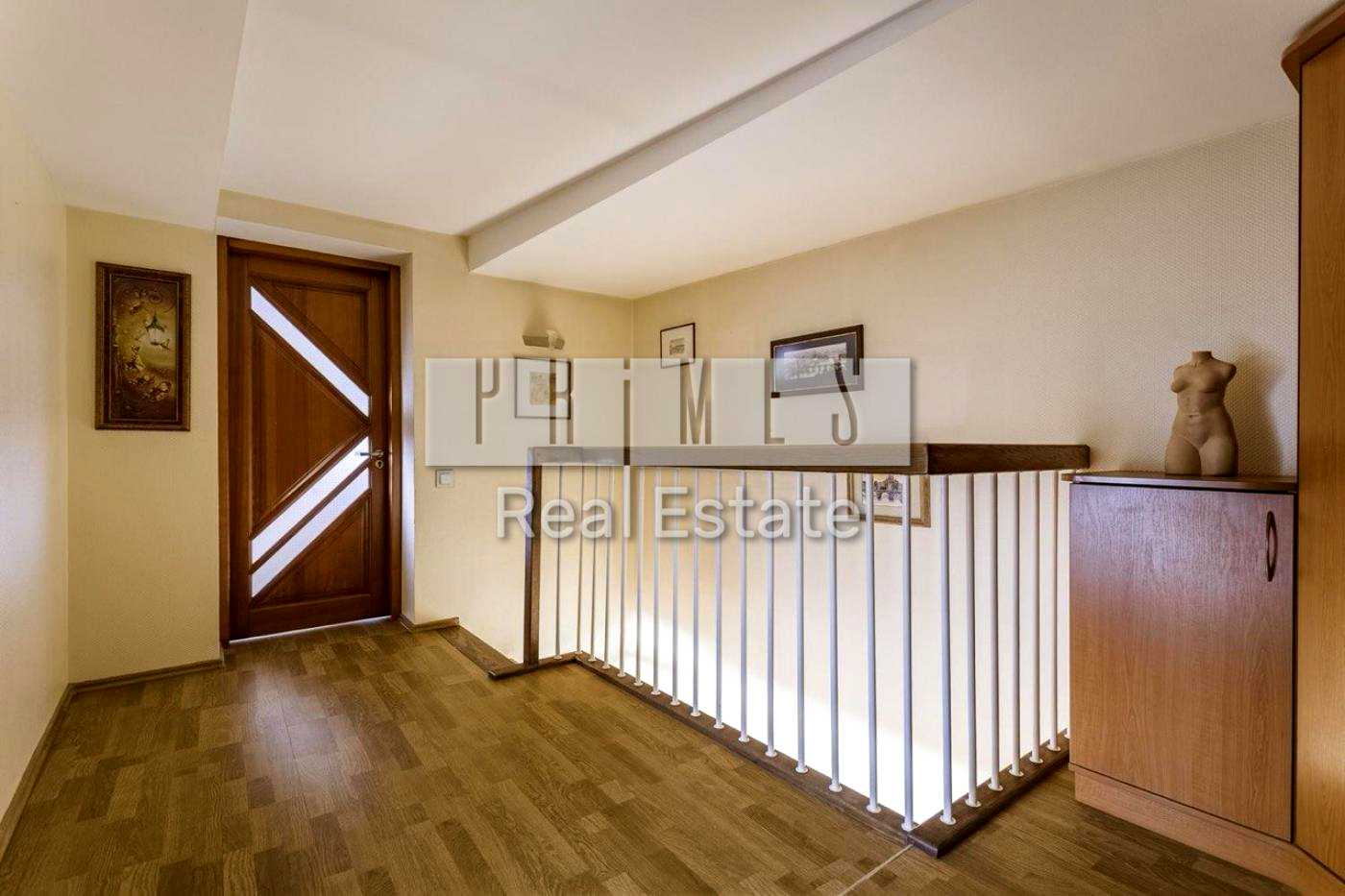 1877931042344360