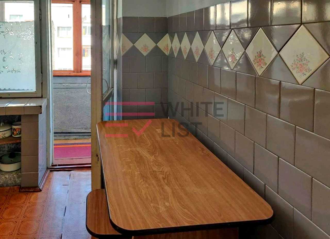 1877932703874100