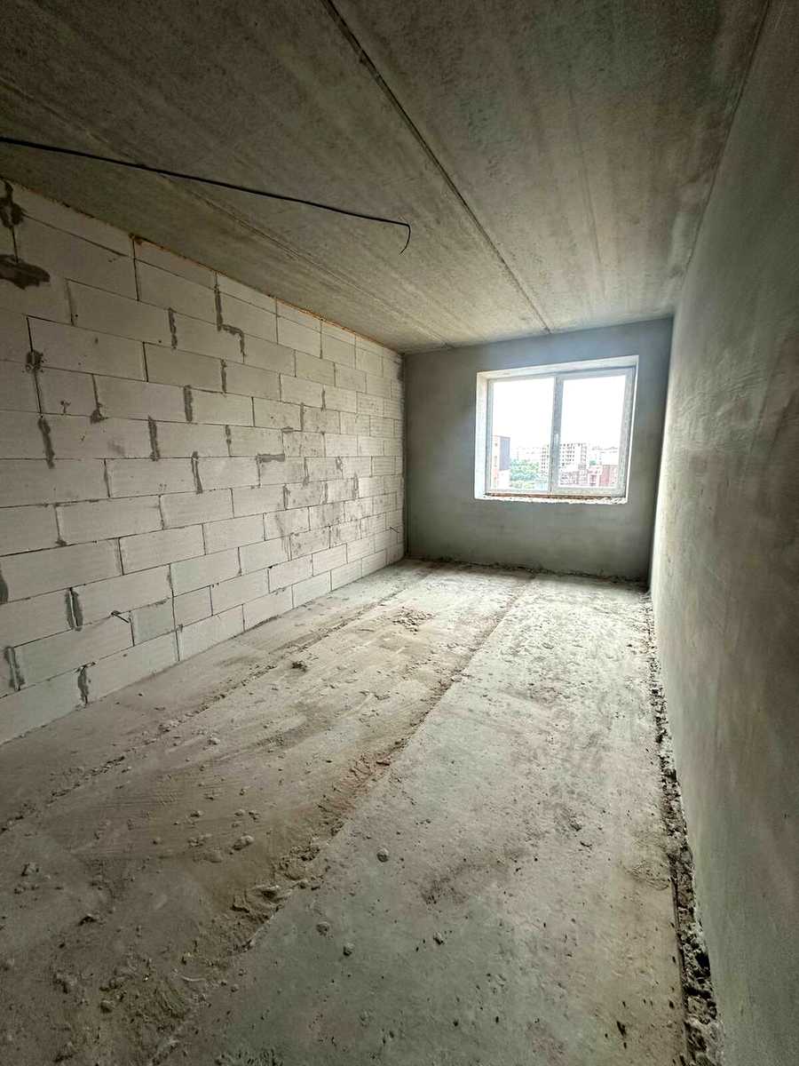 1877933297605905