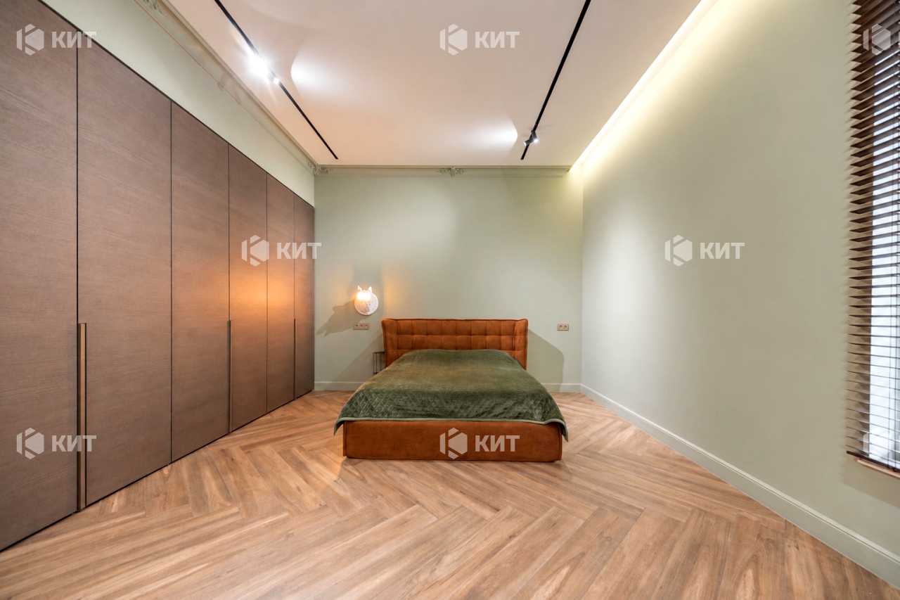 1877934297825261