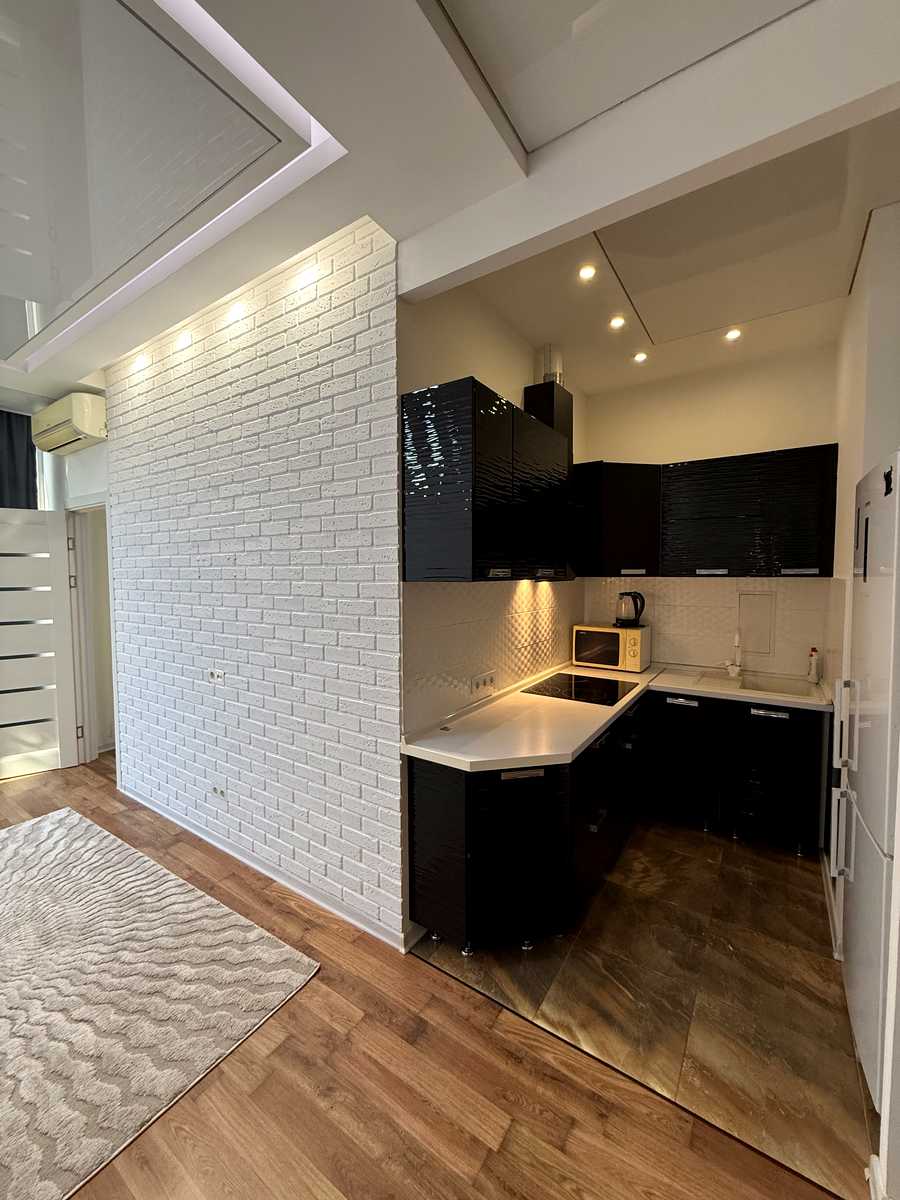 1877935233298883