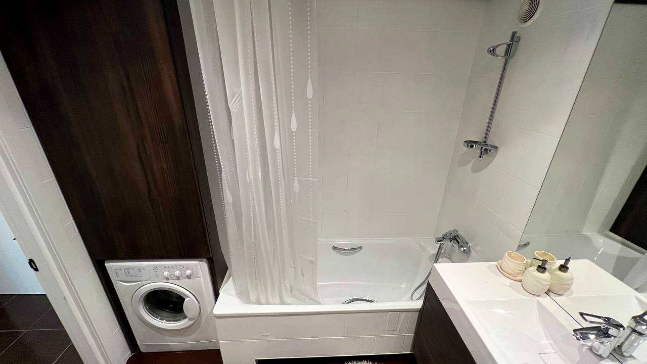 1877937066847637