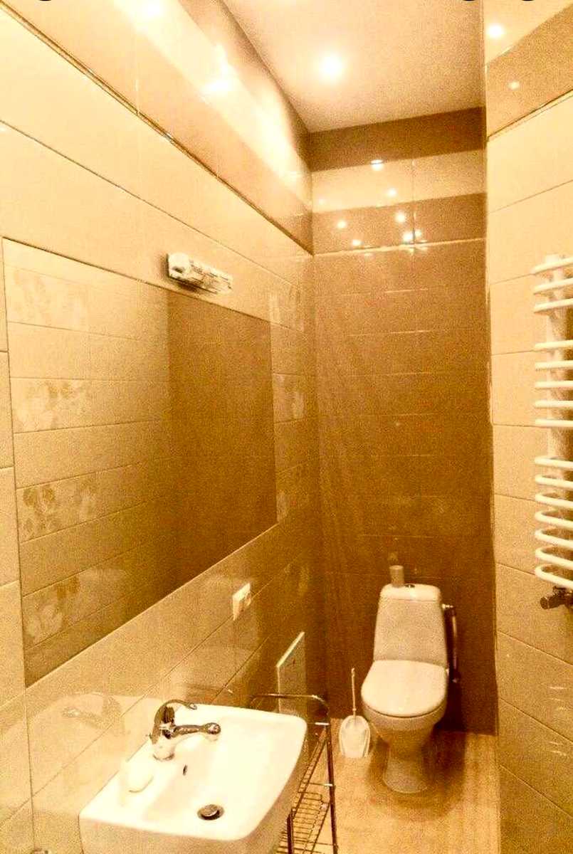 1877937067973016