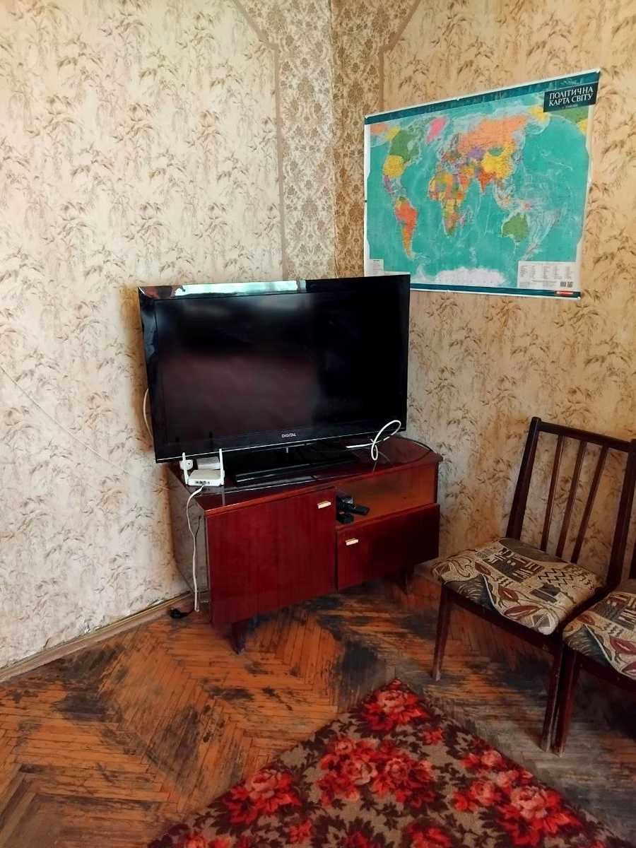 1877940135850579