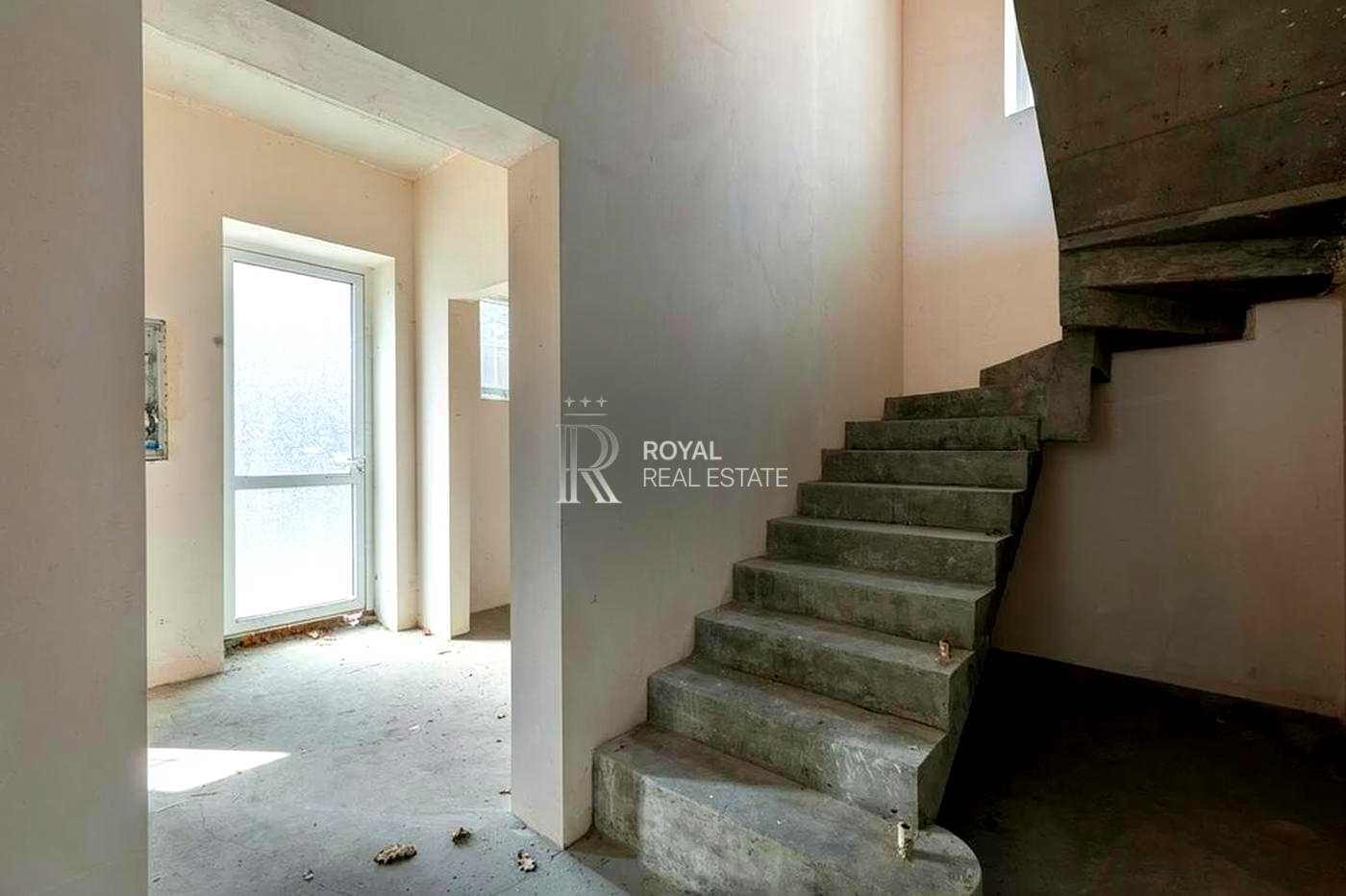 1877940342179901