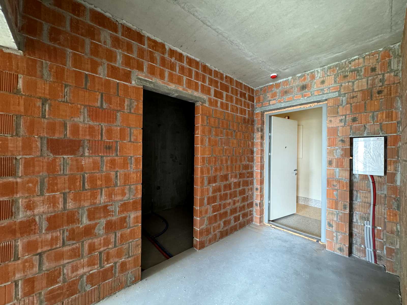 1877942533963161