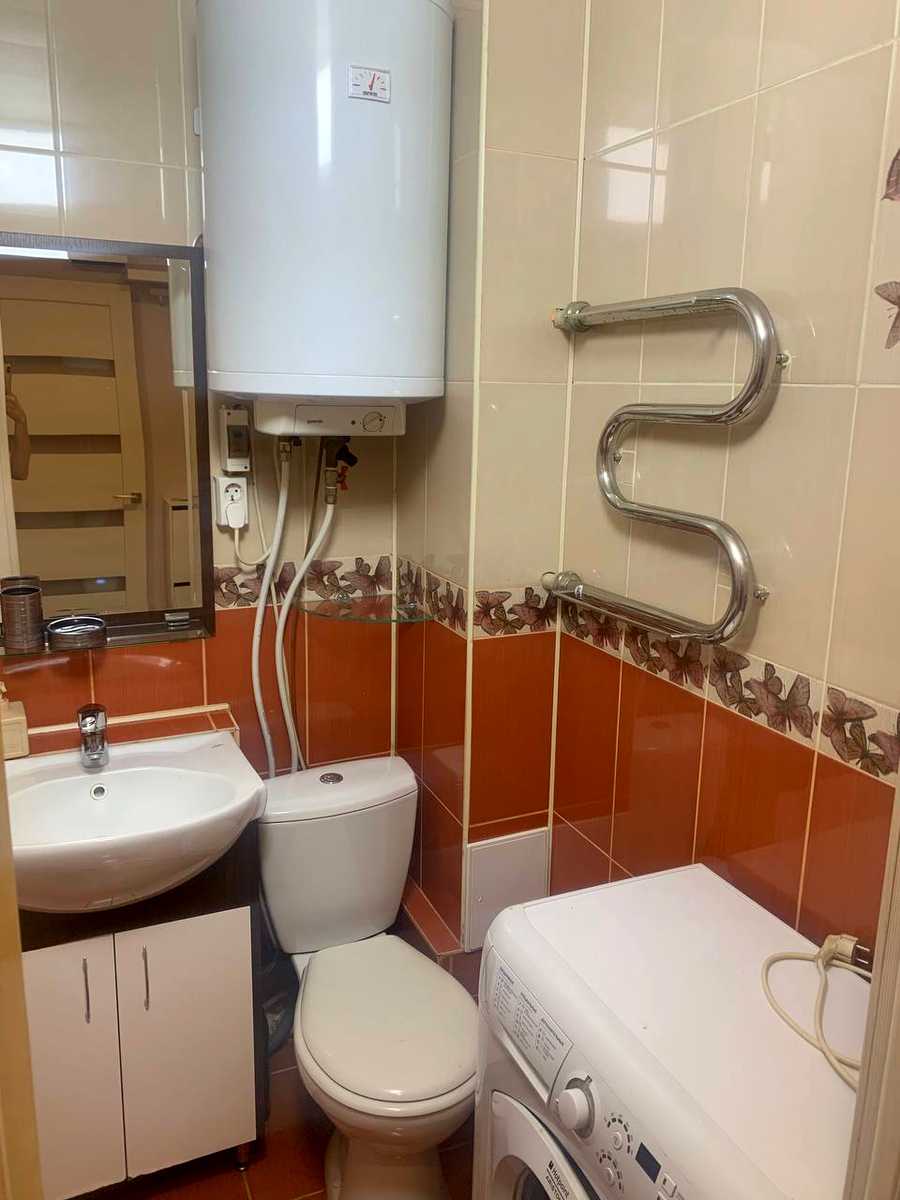 1877942645185444