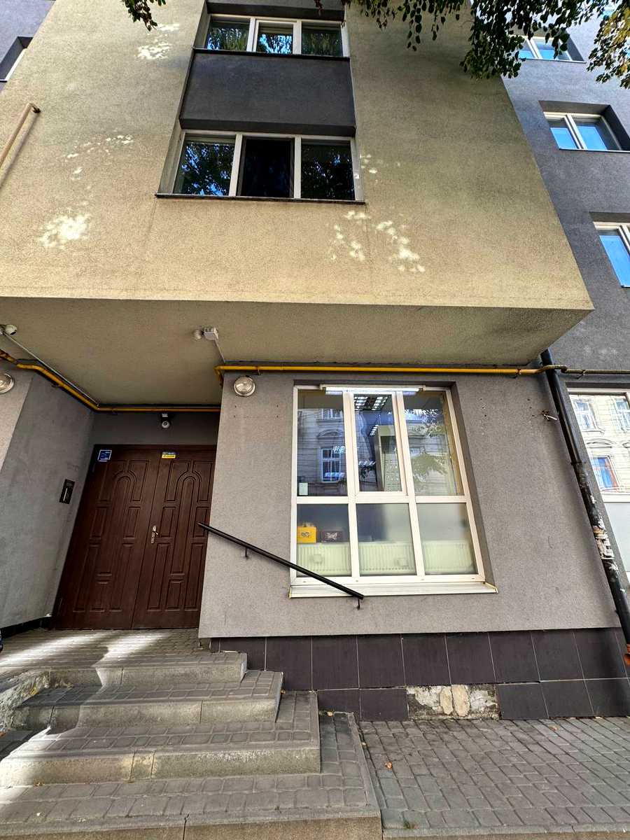 1877942792752318