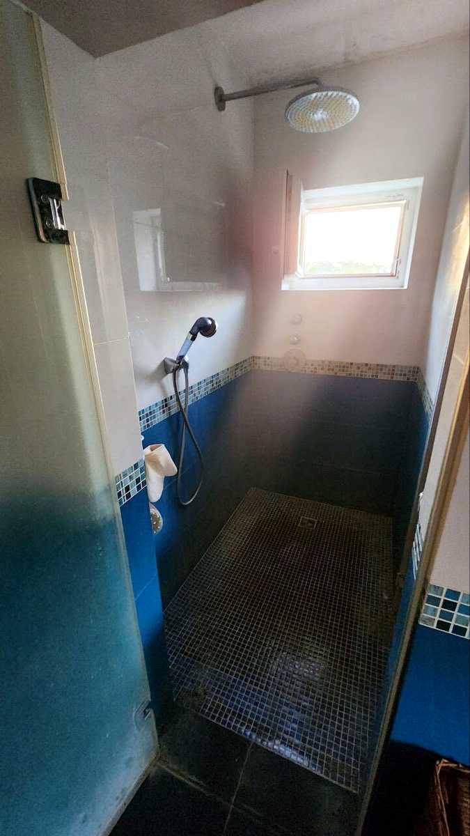 1877943525210296