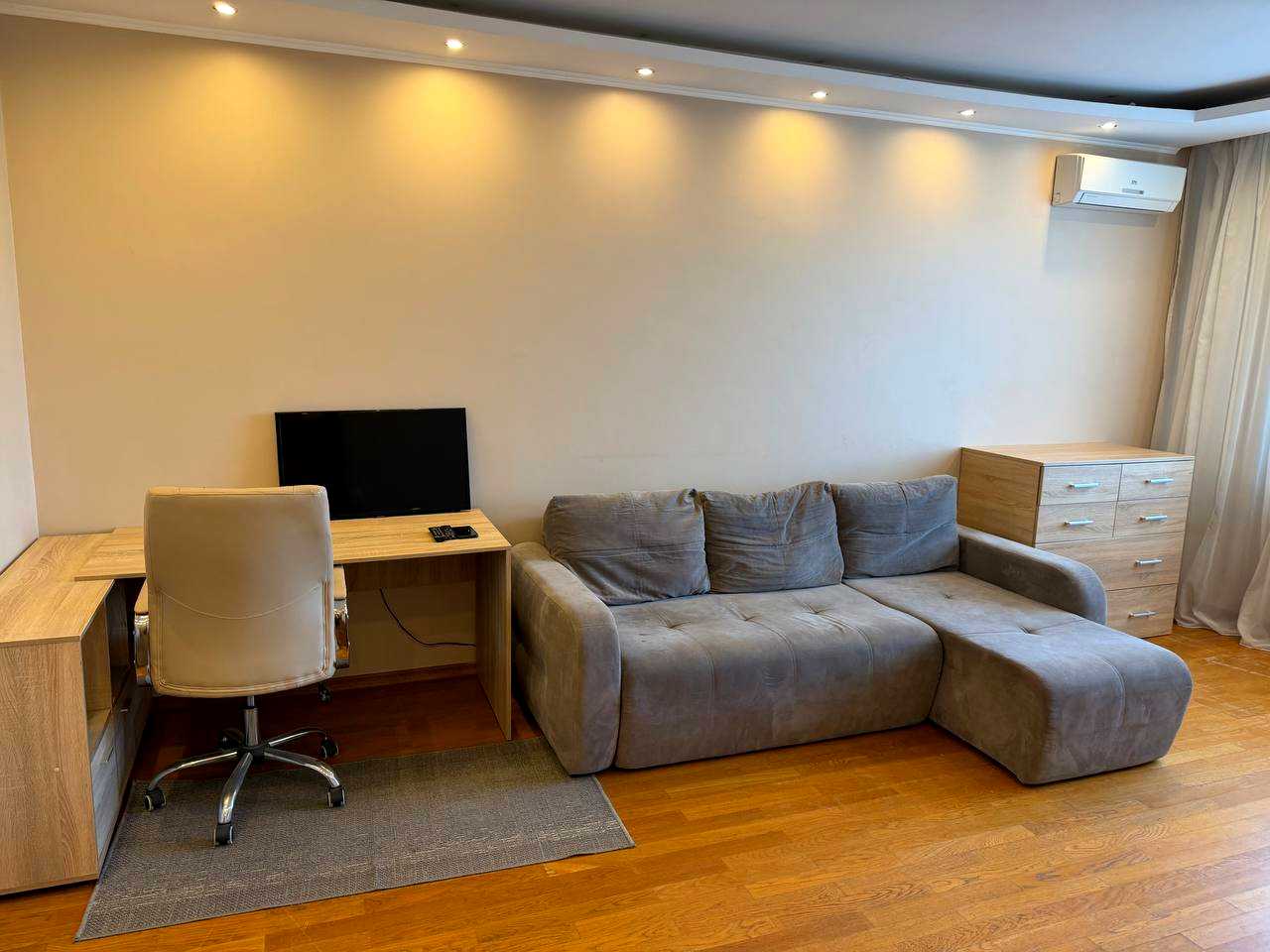 1877944208666379