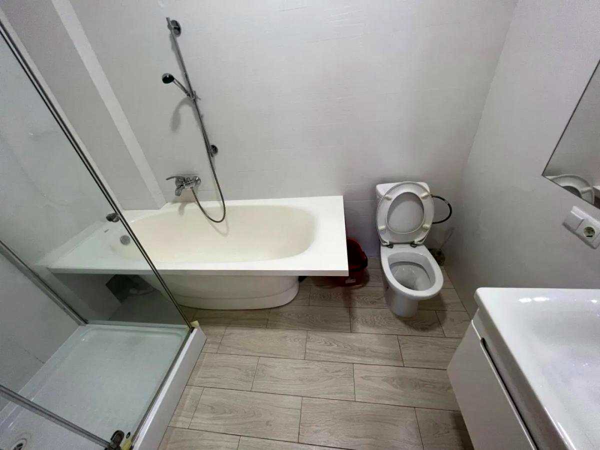1877945380170762