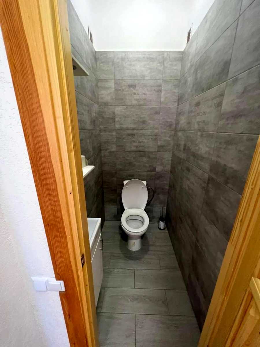 1877945380968883