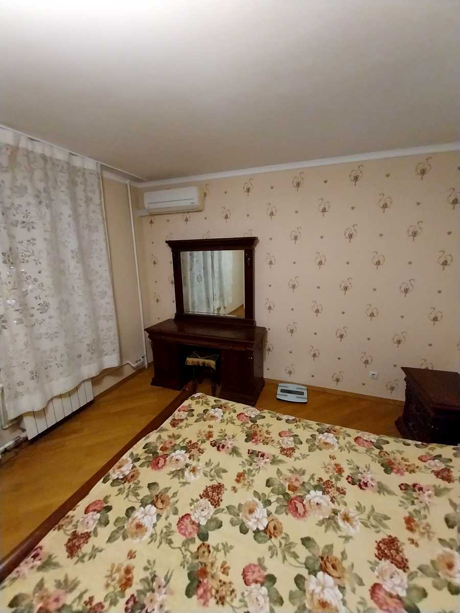 1877945849038328