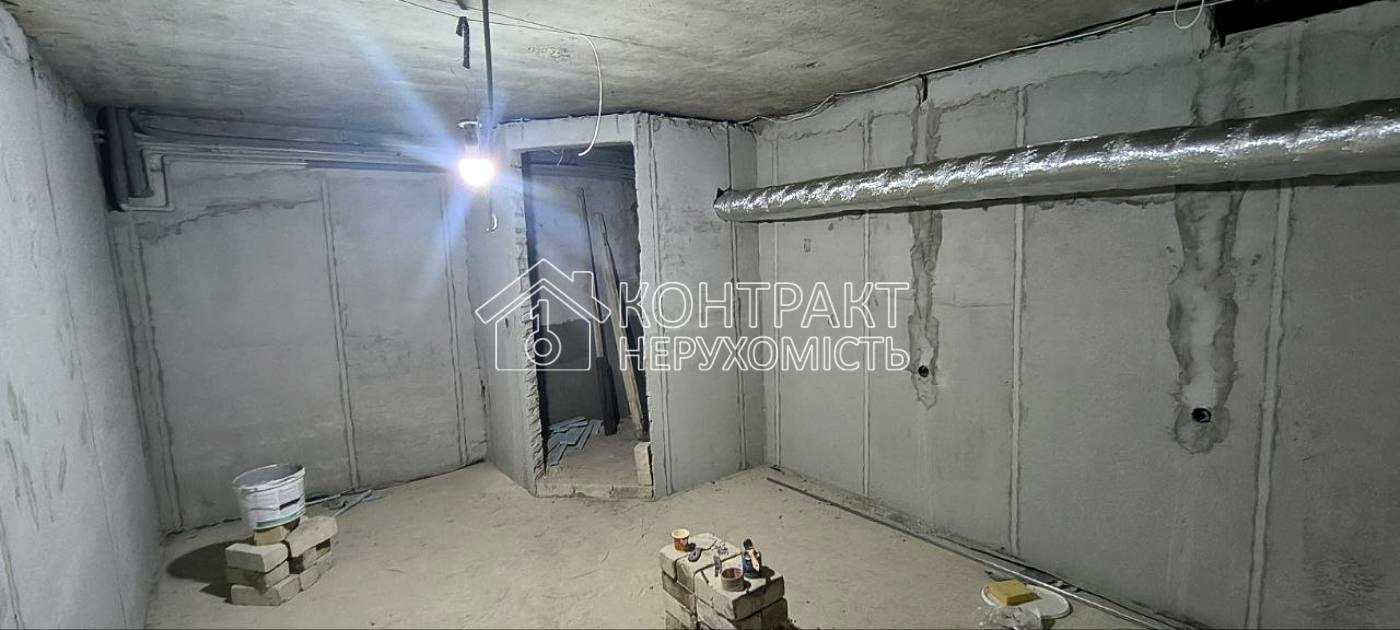 1877947676685345