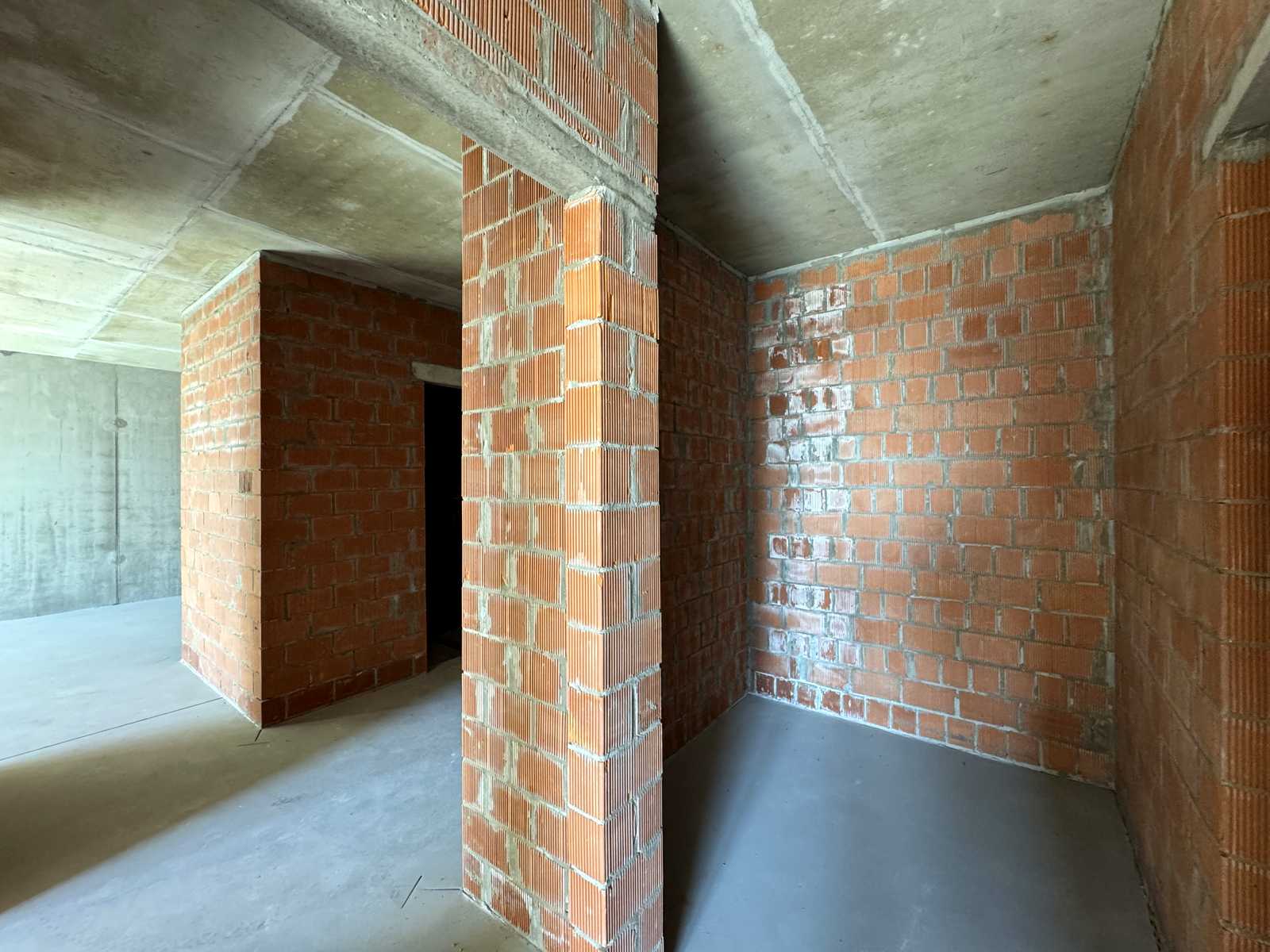 1877947880671874