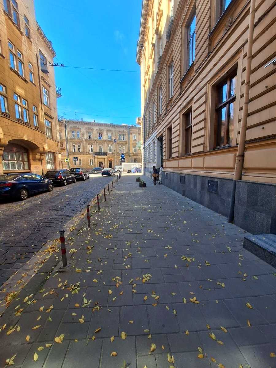 1877948251906900