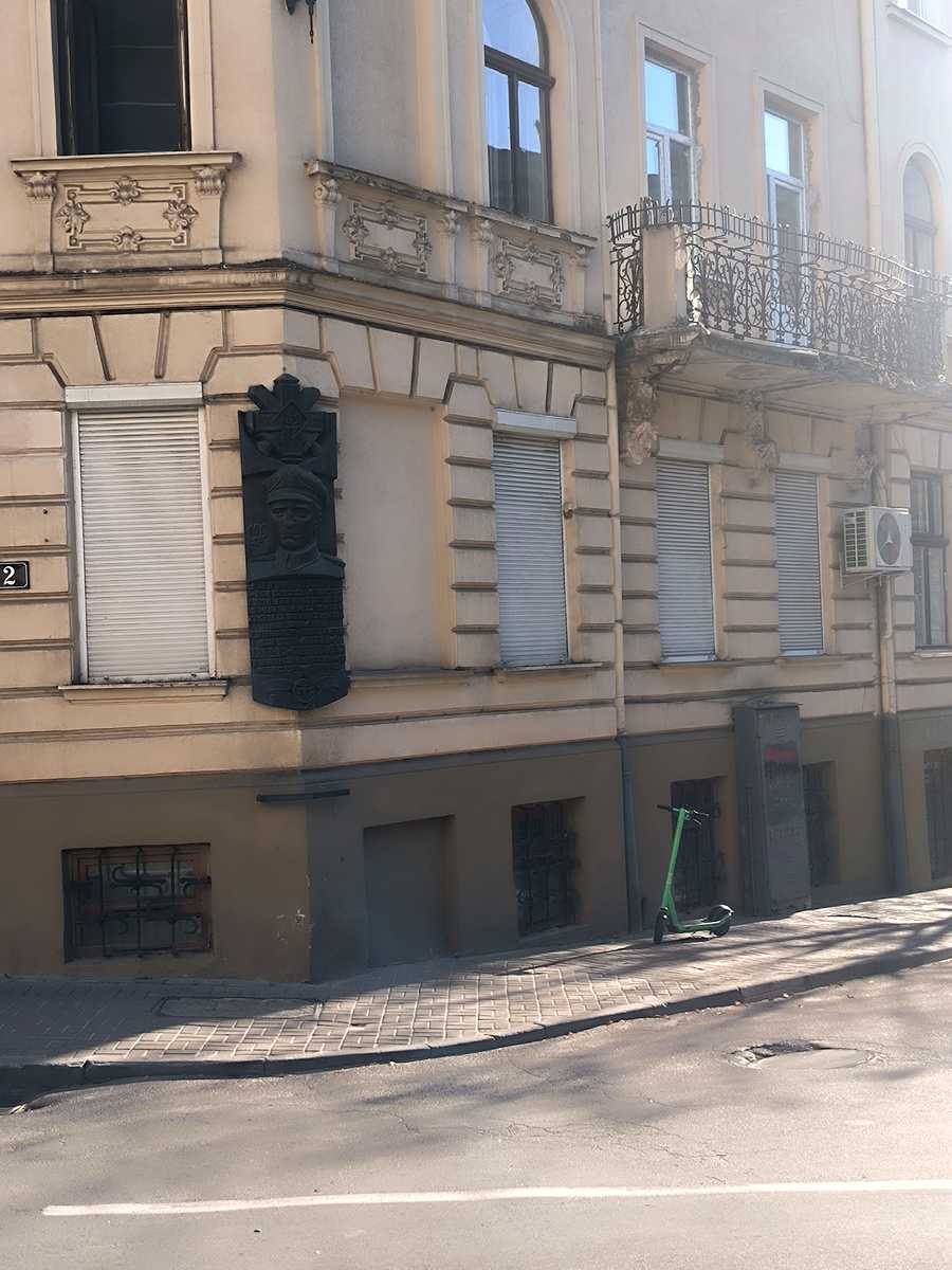 1877948874252050