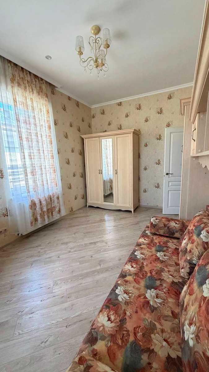 1877951368675672