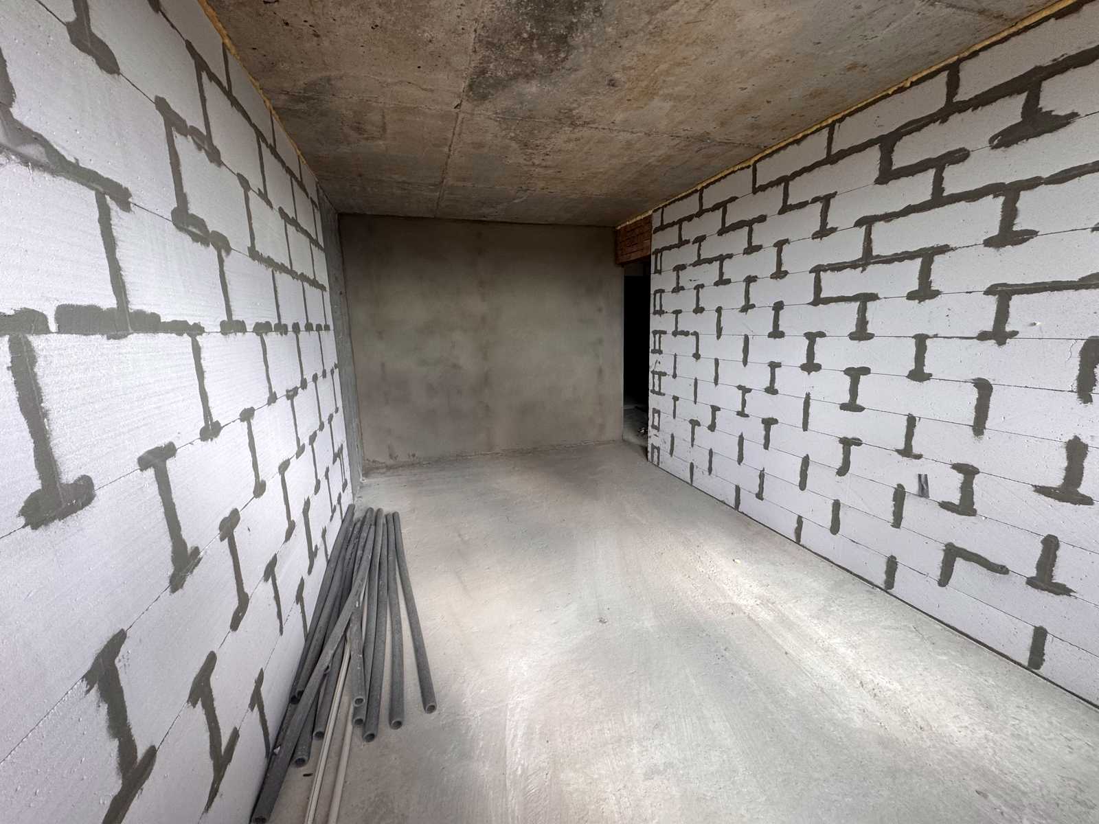 1877952398948539