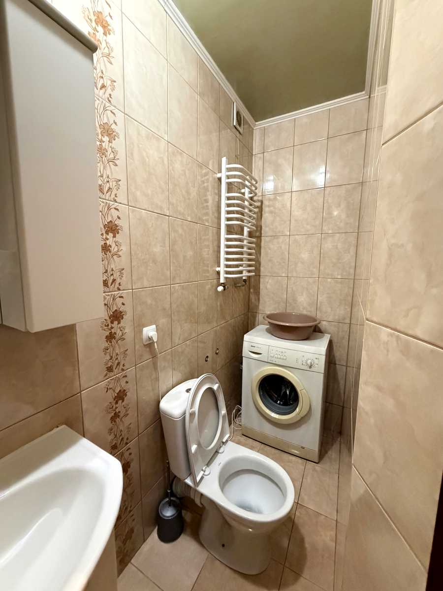 1877952468710333