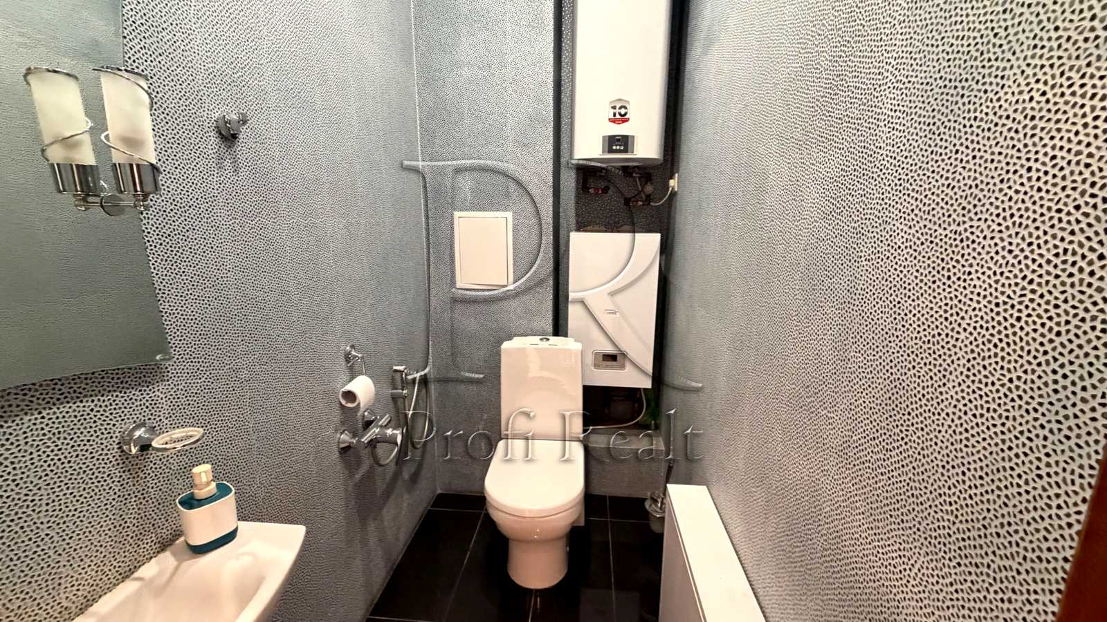 1877955474705979