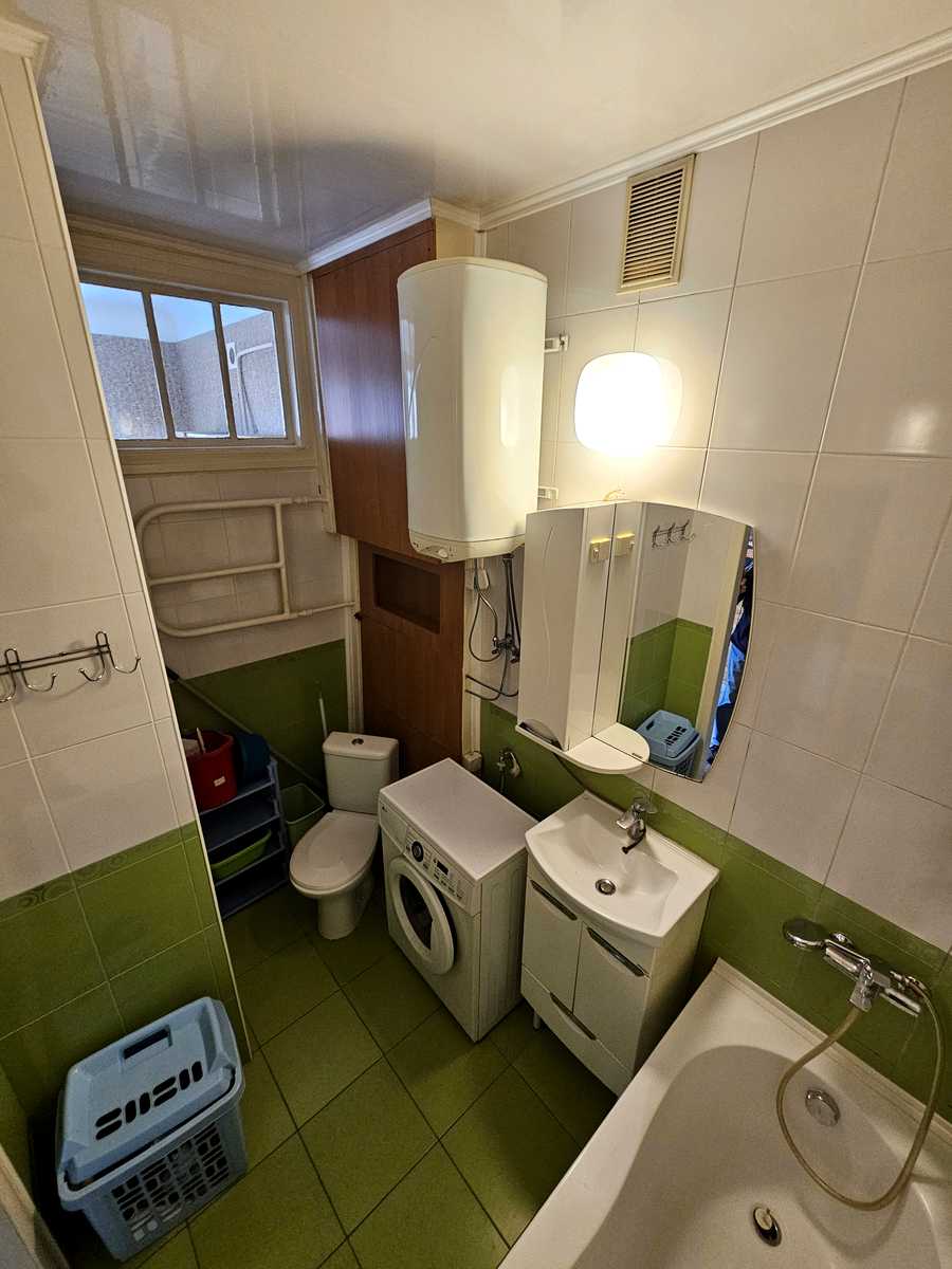1877956134373404