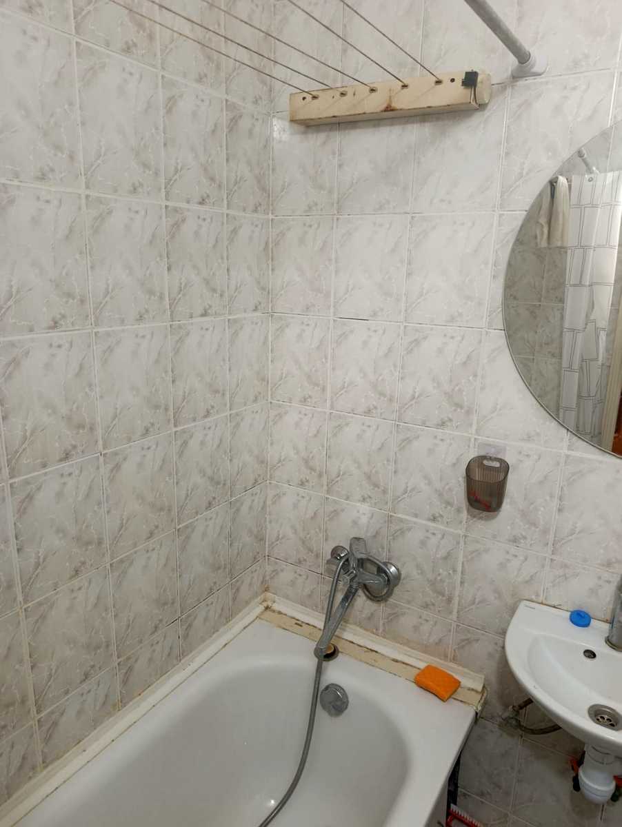 1877960350937885