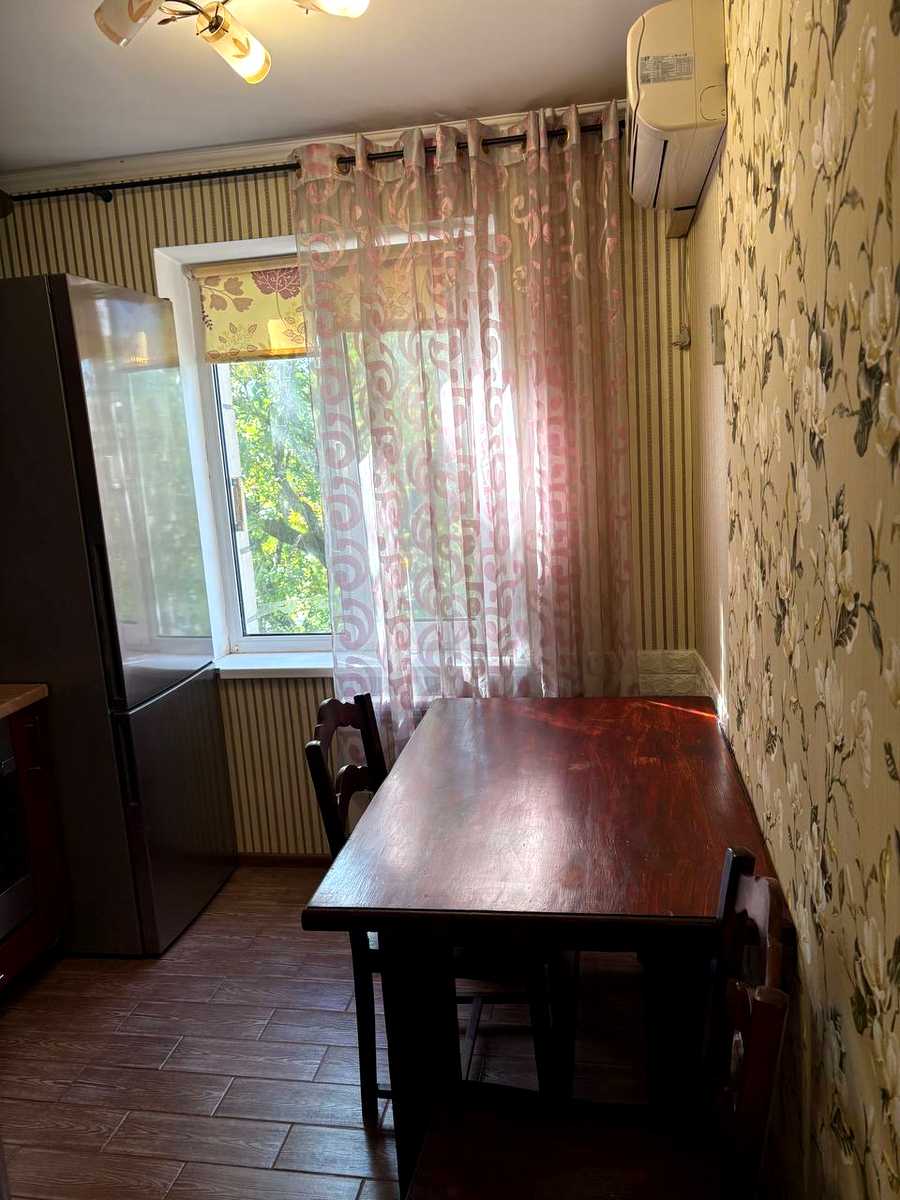 1877979624820942