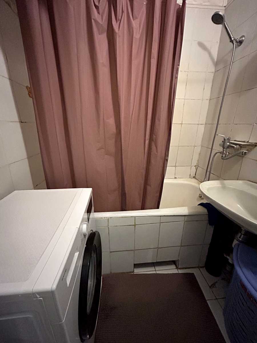 1878010695392050