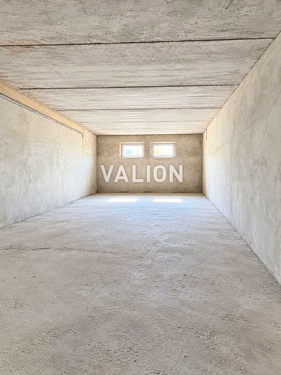 1878033069983300