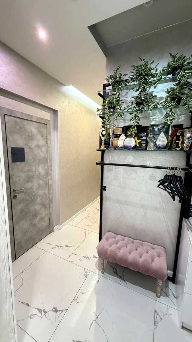 1878086427993825
