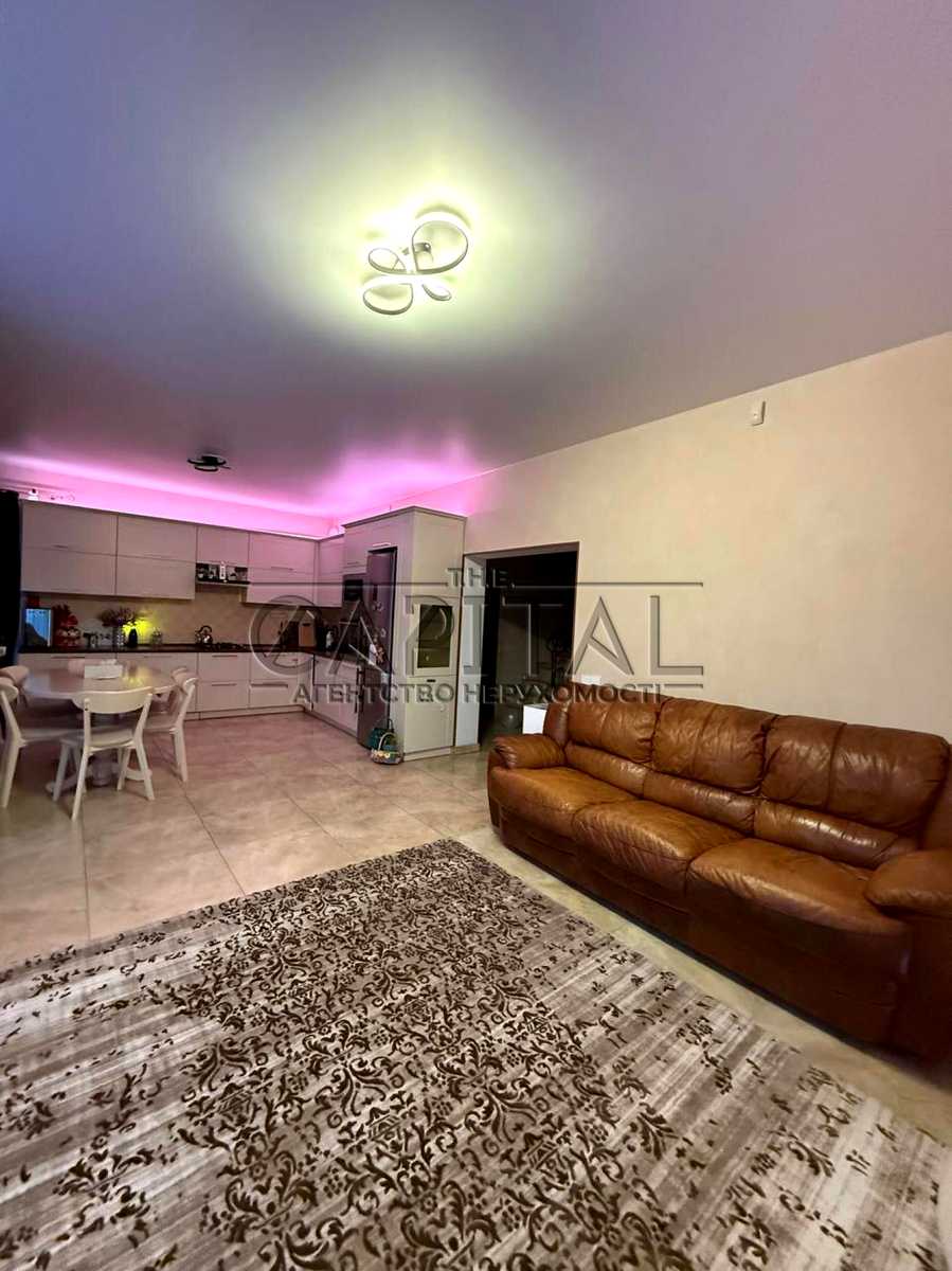 1878158748730652