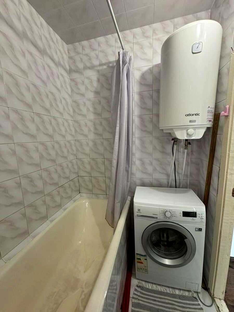 1878183434215344