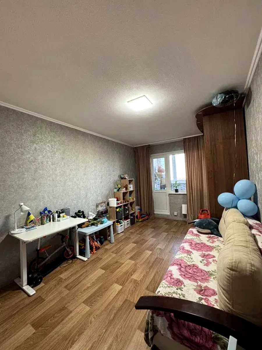 1878183435943125