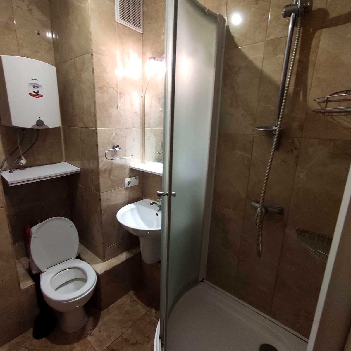 1878188732799345