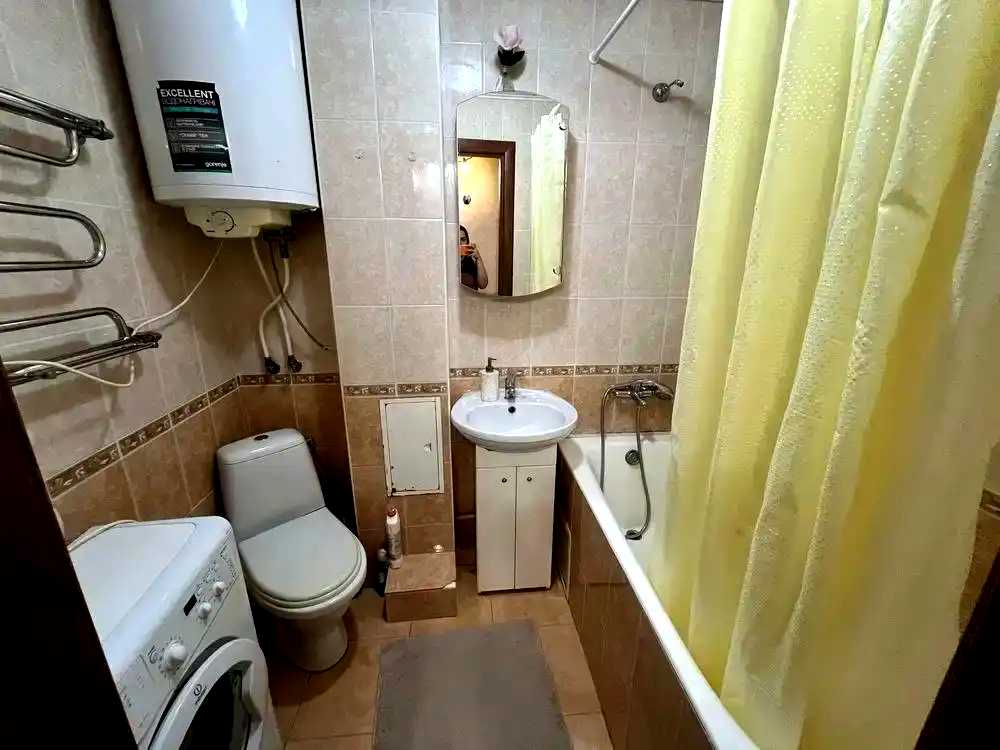 1878194705163875