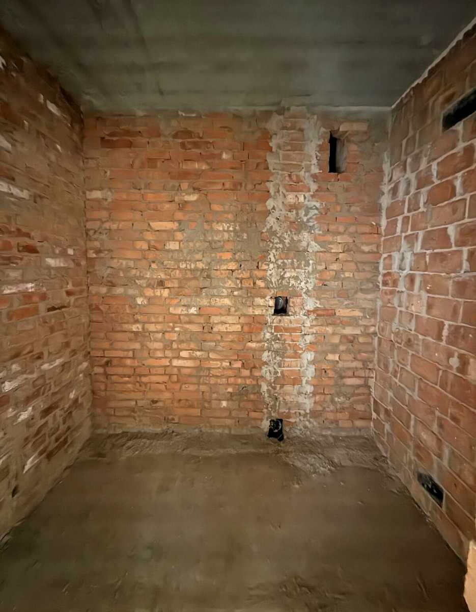 1878198085604907