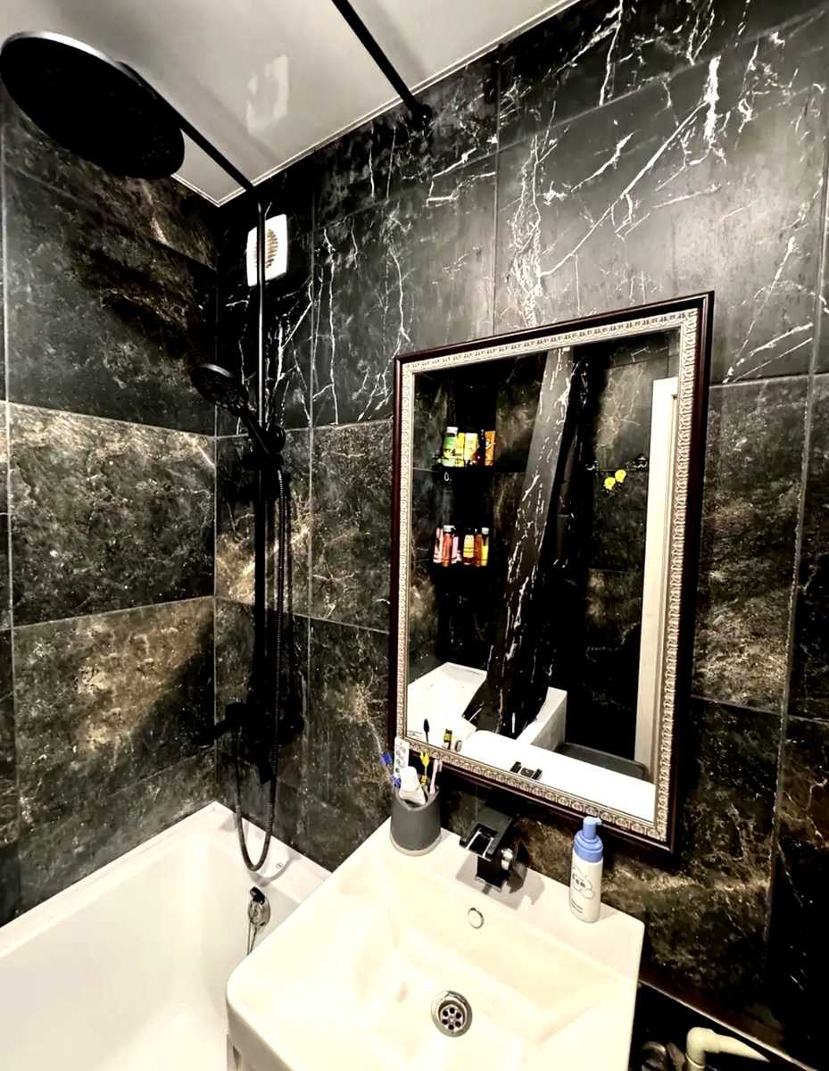1878198659982572