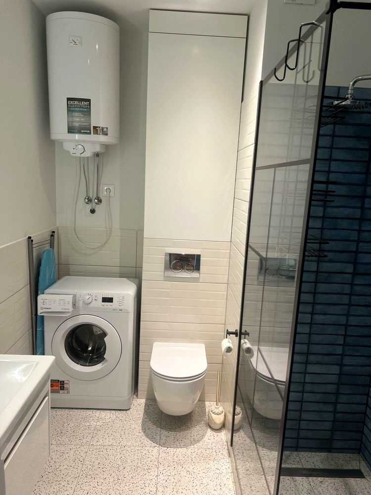 1878198947439704