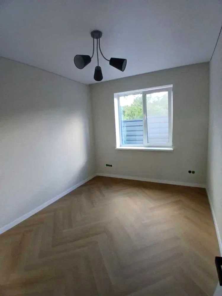 1878199662805249