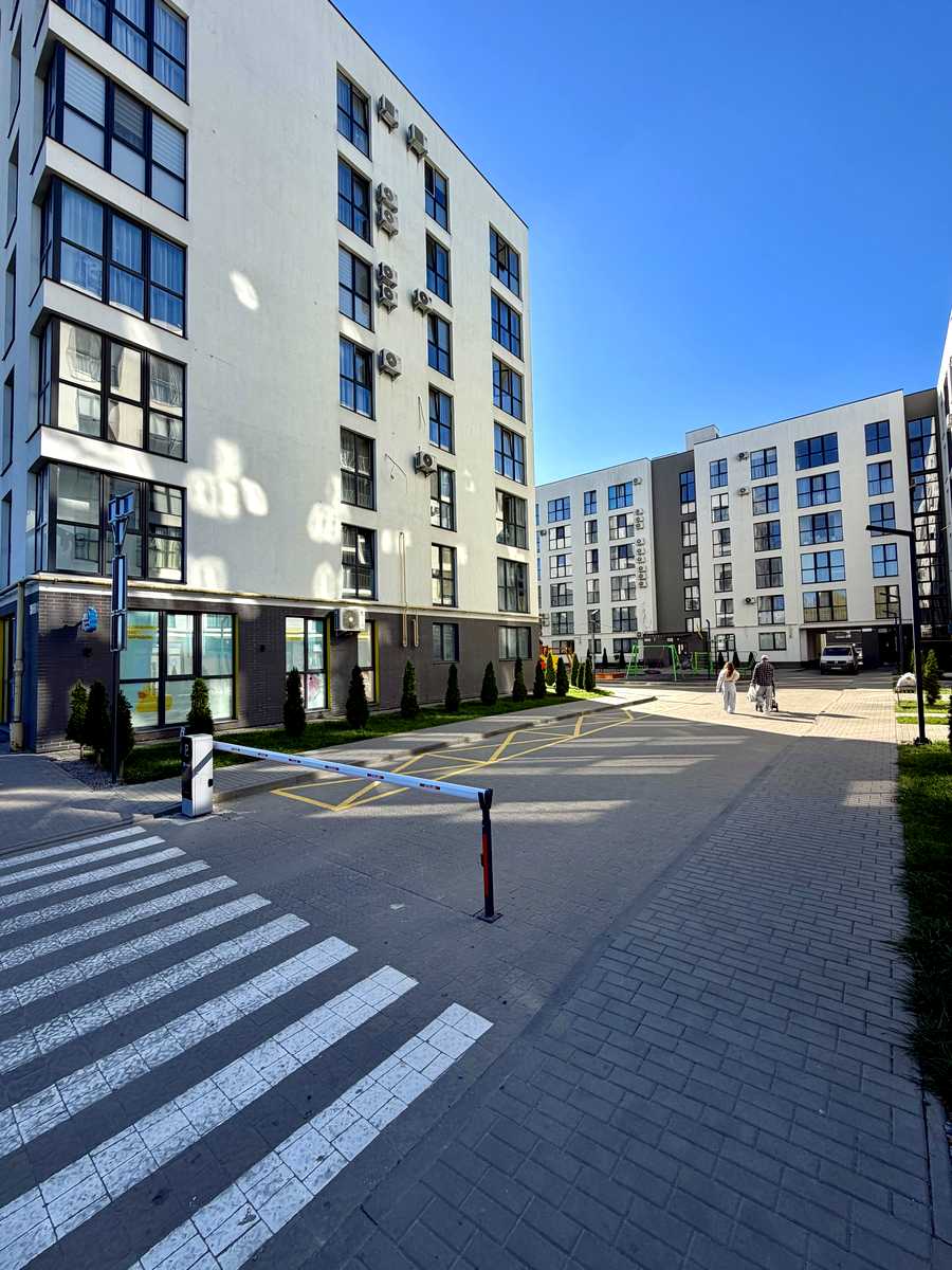 1878201924318333