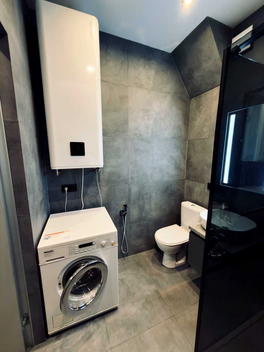 1878212176202836