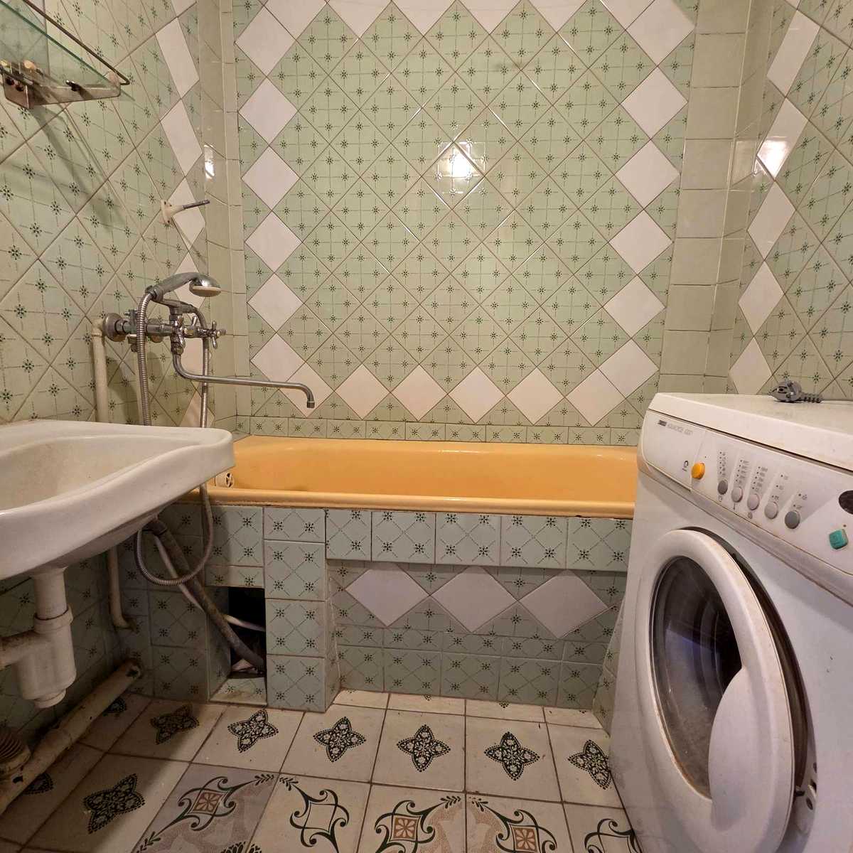 1878213261159453