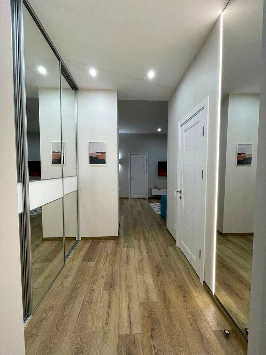 1878213669925883