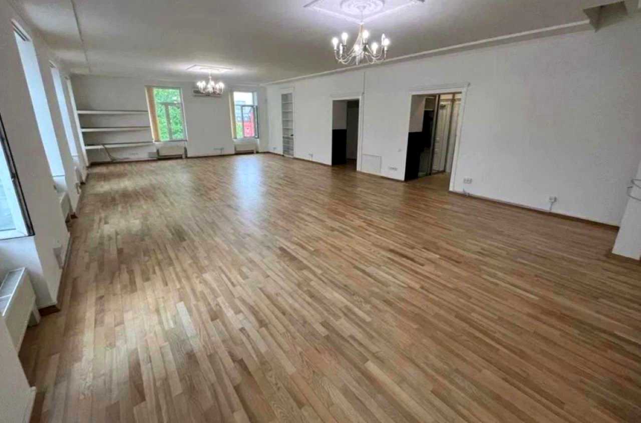 1878215898374360