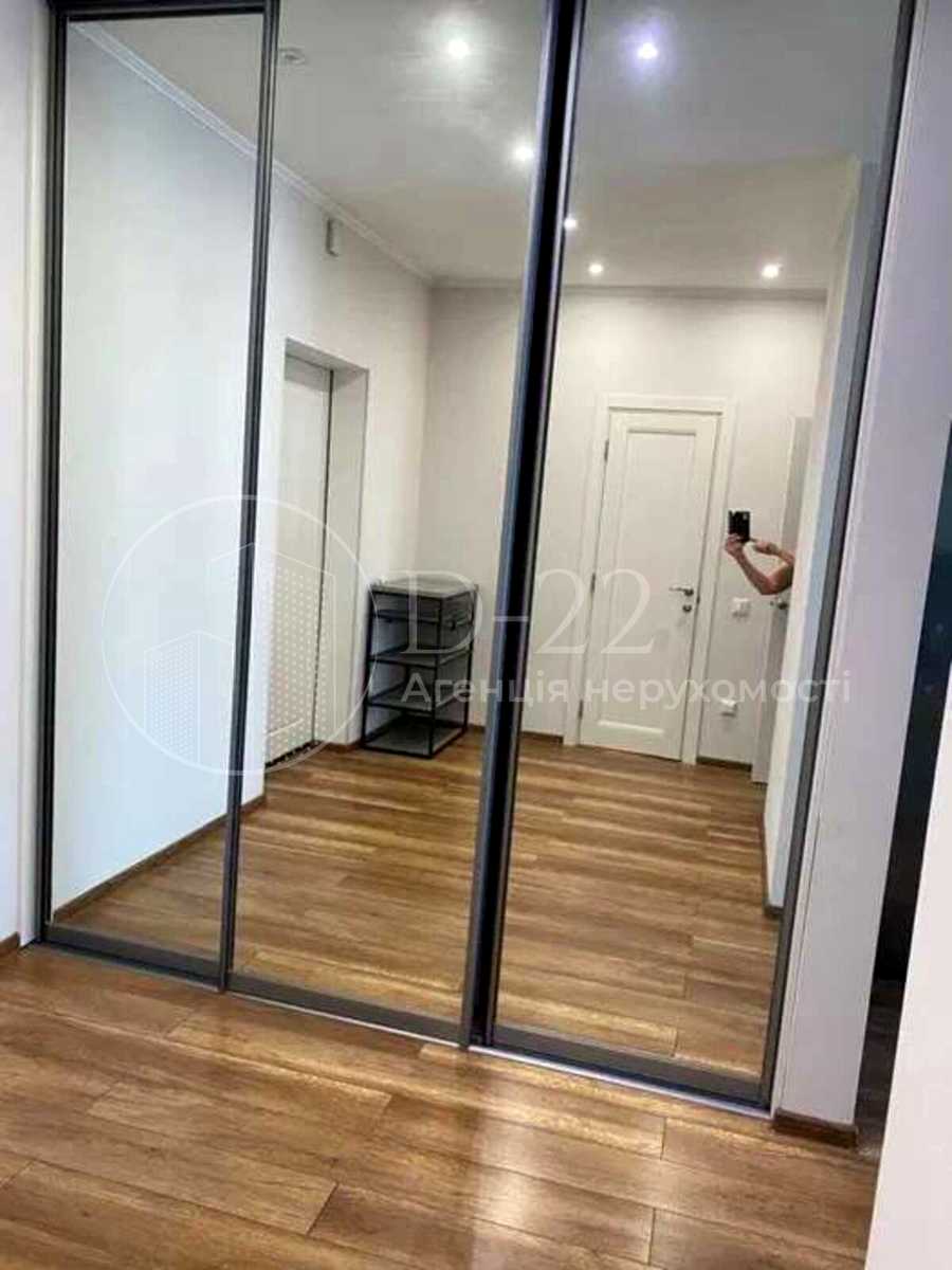1878216774144775