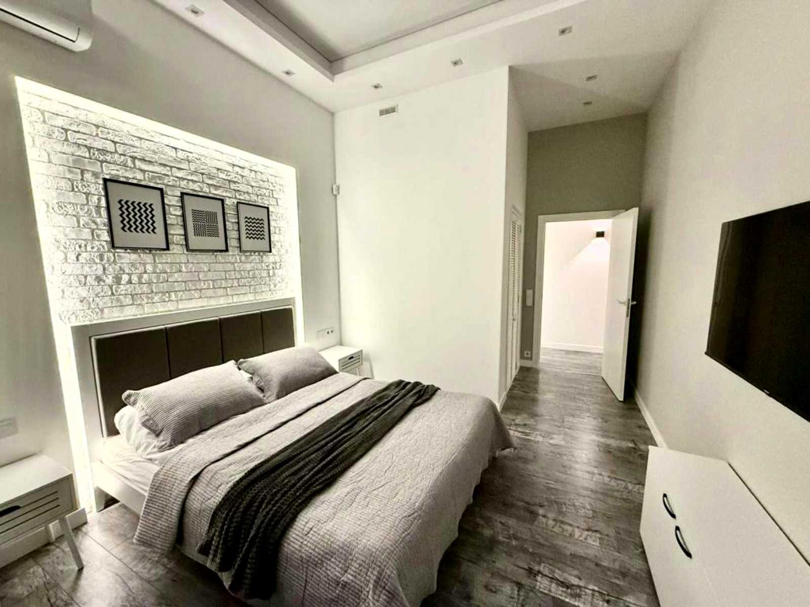 1878216775404010